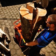 Keď zásoby dreva, tak so štiepačkami POWERLOG