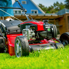 Najlepšie stroje na boj s trávnikovým peklom Najlepšie stroje na boj s trávnikovým peklom