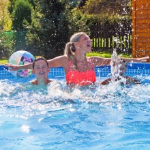 100 % zábavy za 50 % ceny! DNY BAZÉNŮ vás osvěží 100 % zábavy za 50 % ceny! DNY BAZÉNŮ vás osvěží