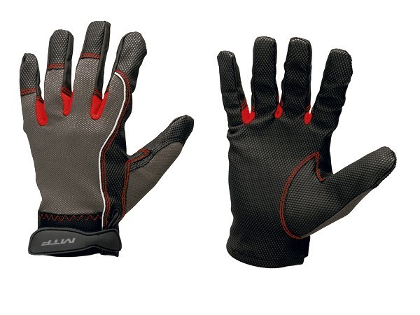 Oblečení a ochranné pomůcky