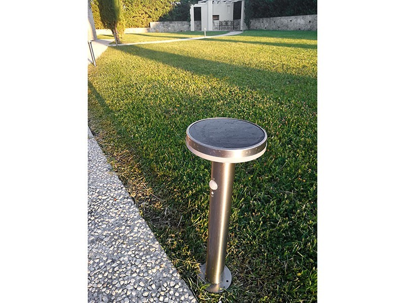 Sloupkové solární osvětlení s čidlem Verona, chrom - foto 2