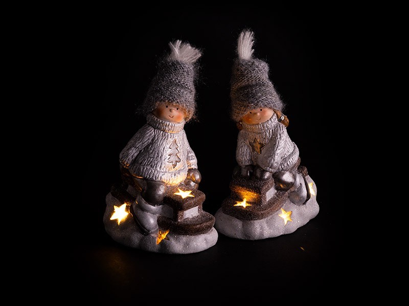 Figurka na saních 12,3x8,5x15 cm, LED - foto 2 Figurka na saních 12,3x8,5x15 cm, LED