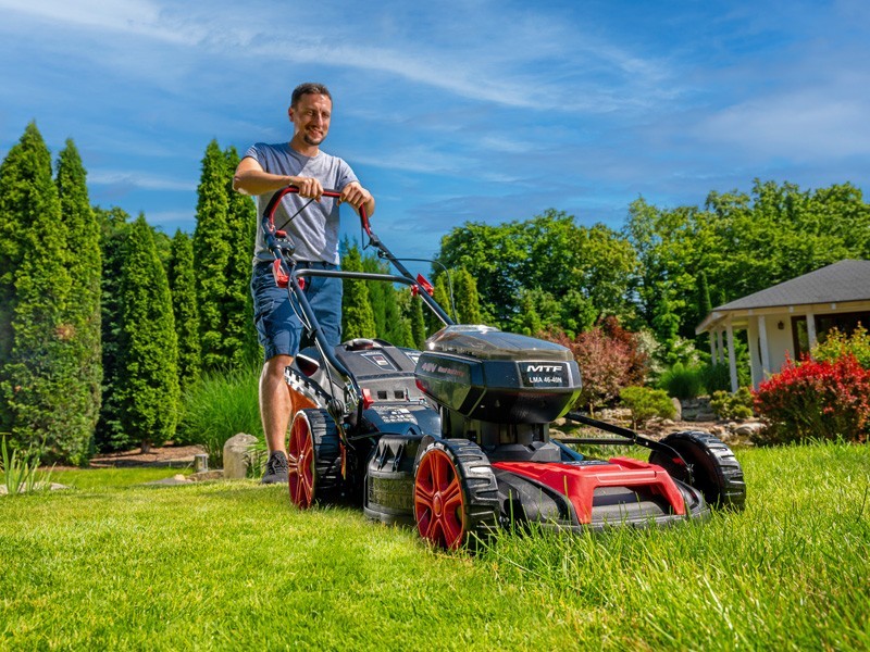 AKU sekačka s pojezdem MTF LMA 46-40N 40V