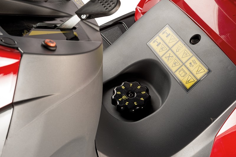 Zahradní traktor XHTY 240 4WD