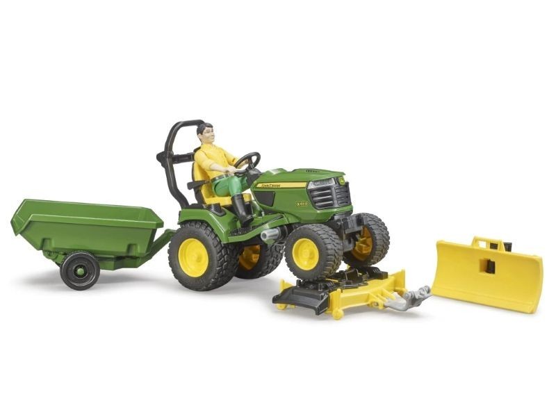 Bruder 62104 - bworld Záhradný traktor John Deere s vozíkom a figúrkou - foto 3