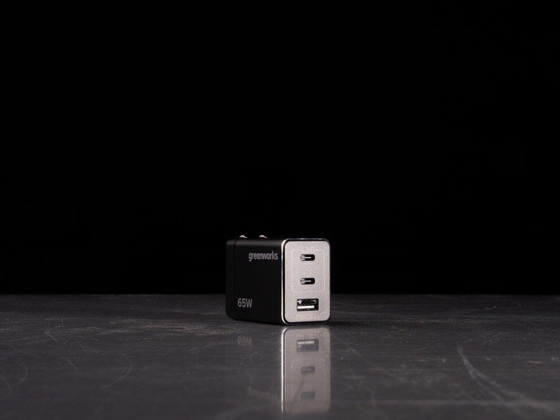 AKU Nabíjecí adaptér Greenworks 3xUSB 65W AP065EAA2 24V - foto 2