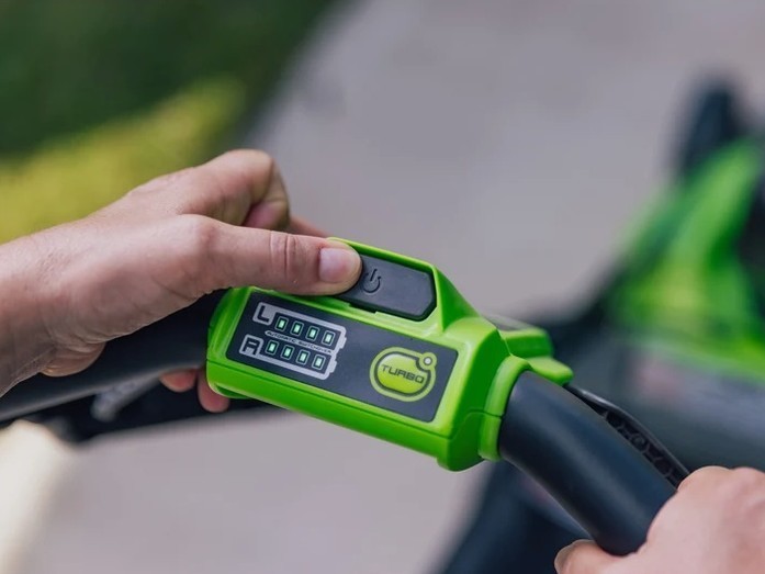 AKU sekačka s pojezdem Greenworks LM5102S 2×24V - foto 8