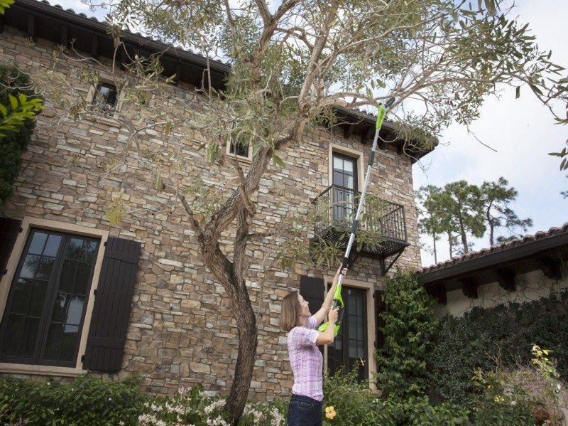 Aku prerezávač konárov Greenworks GD60PS 60V - foto 2 Aku prerezávač konárov Greenworks GD60PS 60V - foto 2