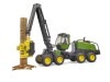 Bruder 2135 - John Deere Harvester 1270G s kládou - foto2