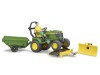 Bruder 62104 - bworld Záhradný traktor John Deere s vozíkom a figúrkou - foto3