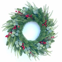 Věnec s eukalyptem a červenými bobulemi, 50cm