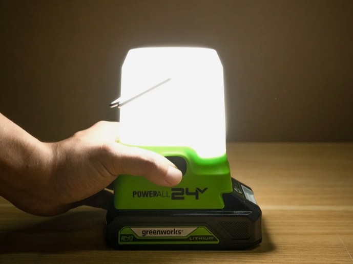 LED indikace stavu nabití baterie Greenworks G60